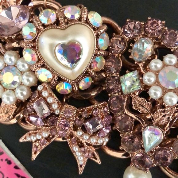 NEW | BETSEY🎀JOHNSON Rose Gold Jeweled Bracelet - Picture 3 of 9